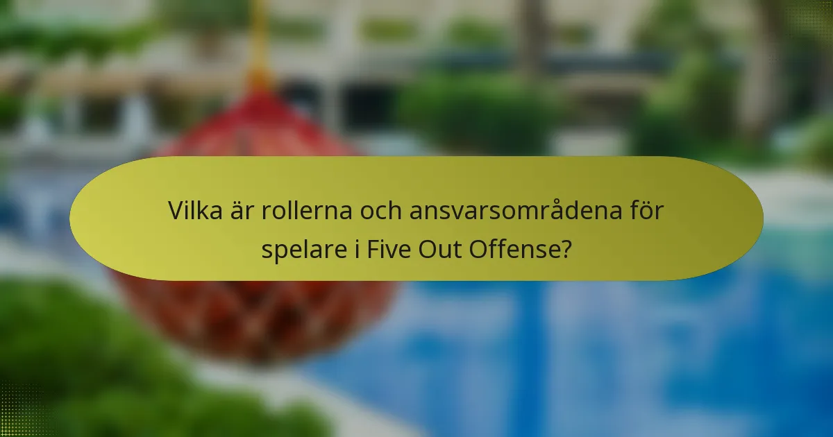 Vilka är rollerna och ansvarsområdena för spelare i Five Out Offense?